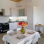 Mandrokathisio Sifnos Chrisopigi (Sifnos)