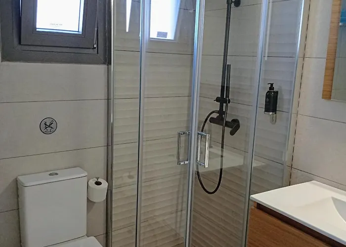 Mandrokathisio Sifnos * Chrisopigi (Sifnos)