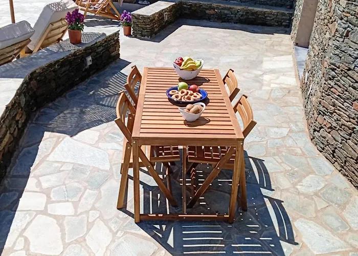 Mandrokathisio Sifnos * Chrisopigi (Sifnos)