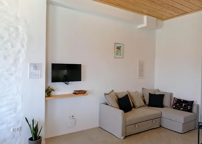 Mandrokathisio Sifnos Chrisopigi (Sifnos)