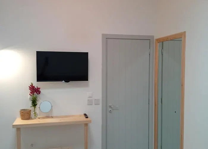 Mandrokathisio Sifnos Chrisopigi (Sifnos)