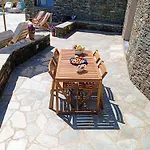 Mandrokathisio Sifnos * Chrisopigi (Sifnos)