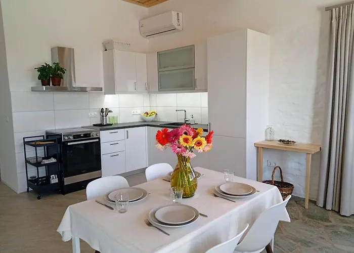 Mandrokathisio Sifnos Chrisopigi (Sifnos)